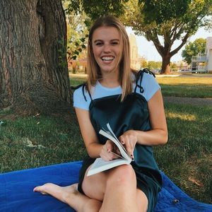 Meet your Posher, Laura